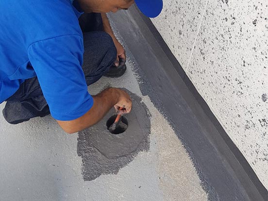 Impermeabilização de laje com Revest — manta asfáltica líquida aplicada em cobertura