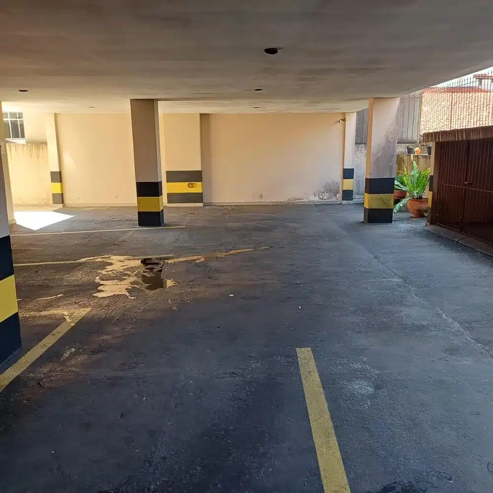 Garagem antes da impermeabilização e pintura de piso